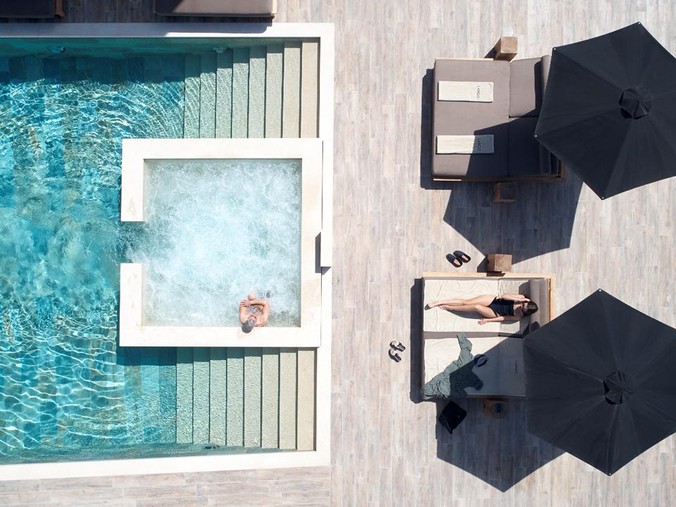 Nummer 4 swim up hotel van Sunweb - Hotel Lango Design