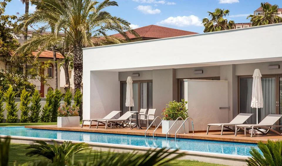 Acanthus & Cennet Barut Collection swim up kamer