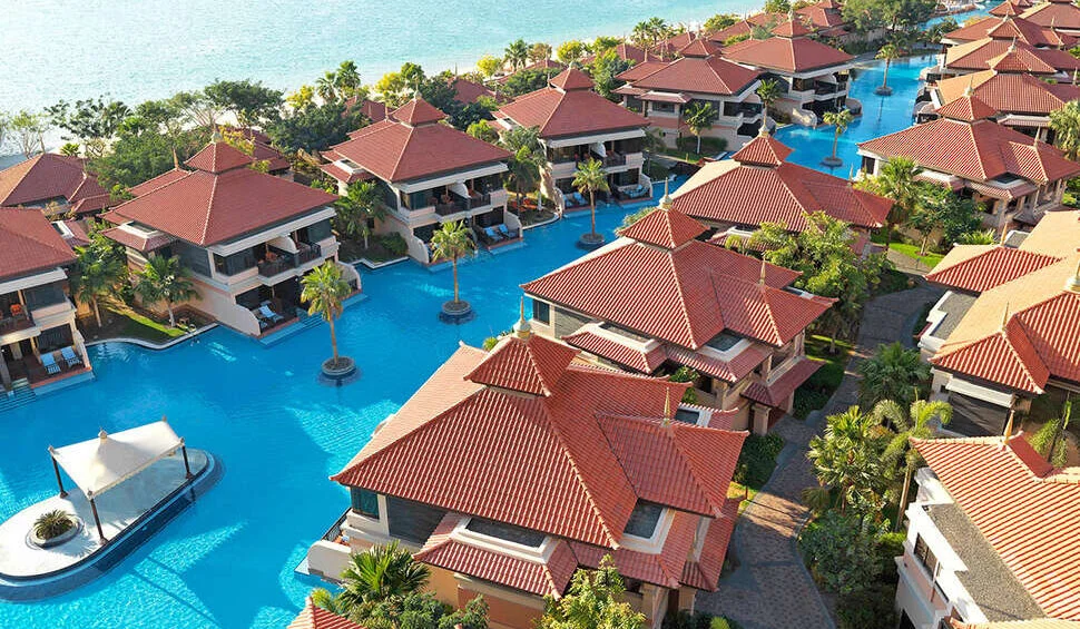 Anantara The Palm Dubai Resort swim up hotel