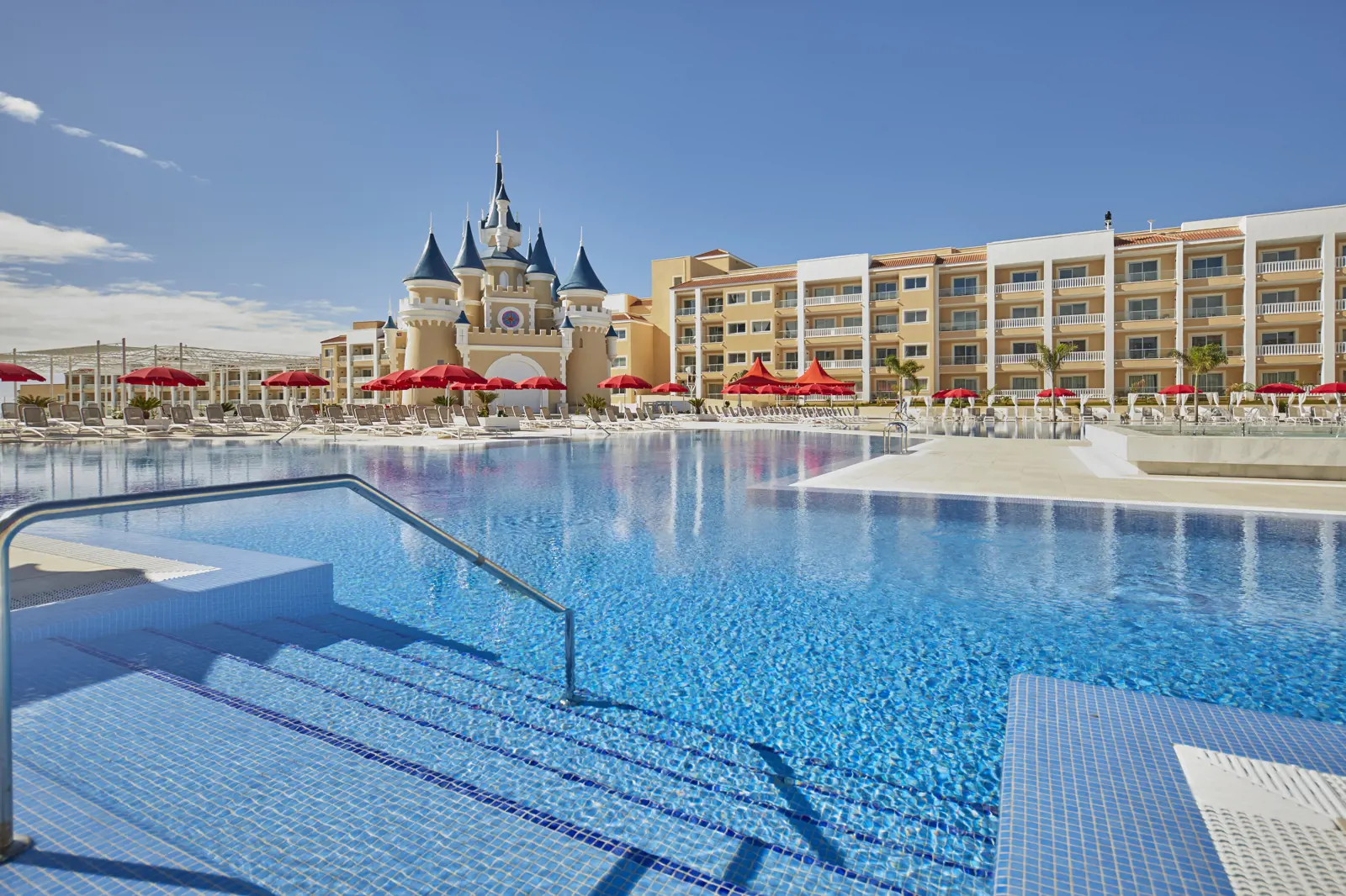 Bahia Principe Fantasia swim up hotel