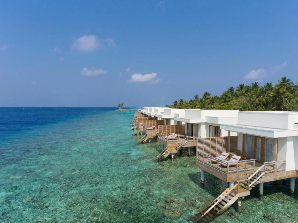Dhigali Maldives swim up hotel