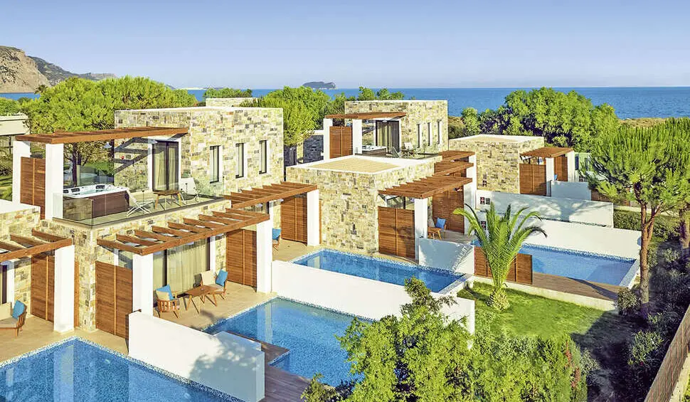 Golden Sun Resort & Spa swim up hotel