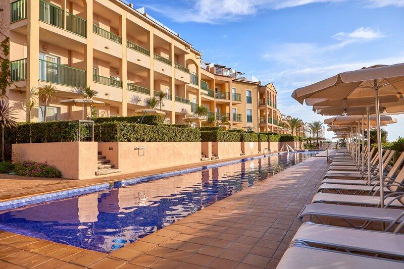 Hotel Zafiro Park Cala Mesquida swim up hotel