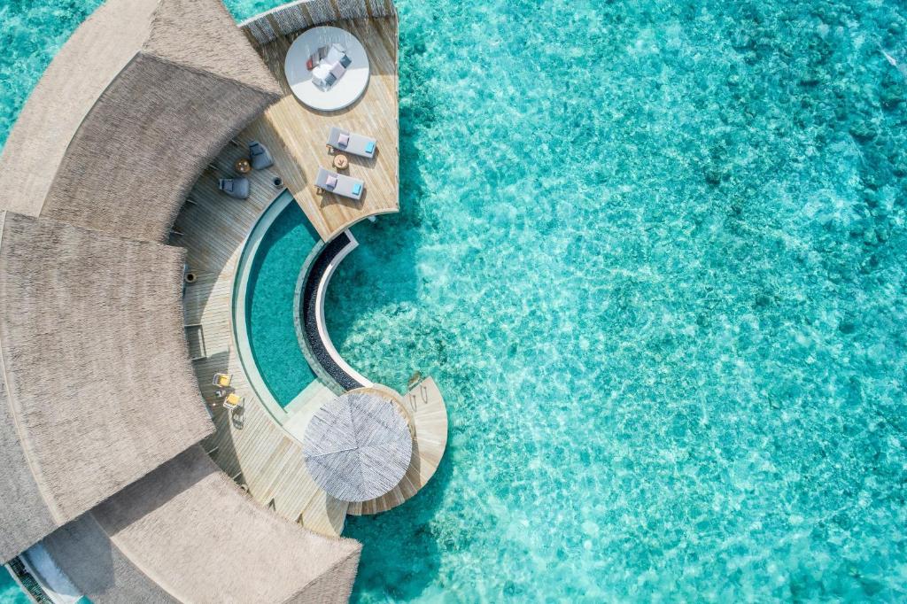 InterContinental Maldives Maamunagau swim up kamer