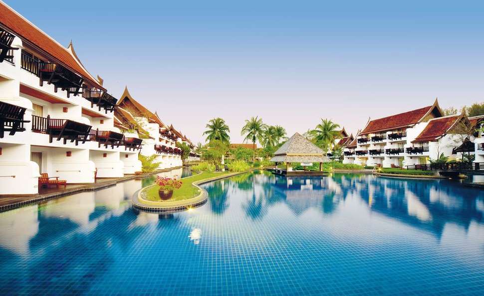 JW Marriott Khao Lak Resort & Spa swim up hotel