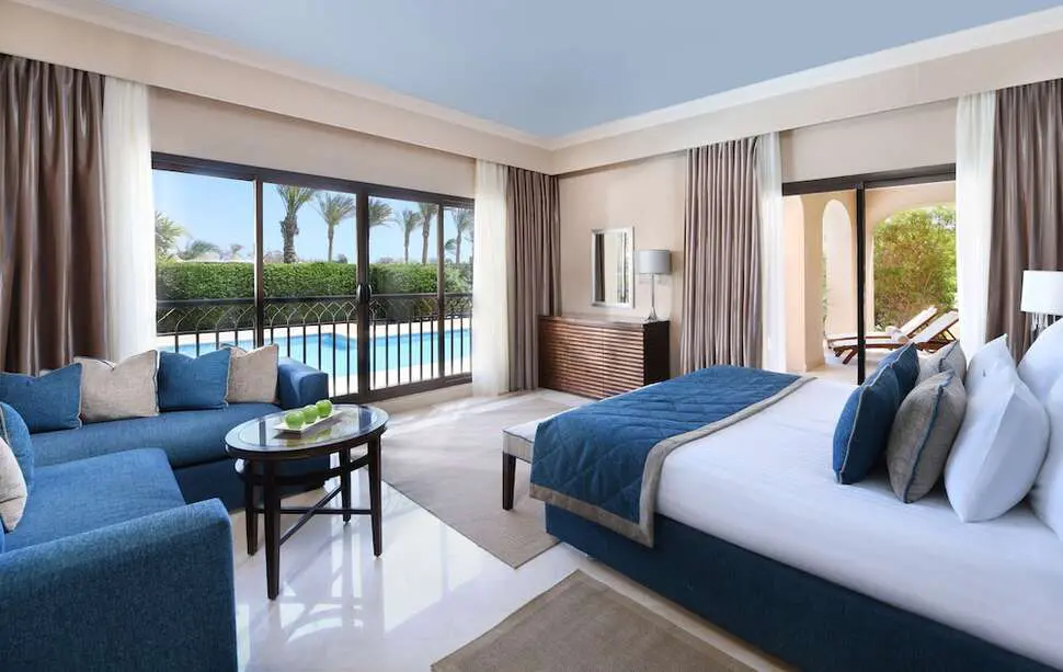 Jaz Aquamarine Resort swim up kamer van binnen