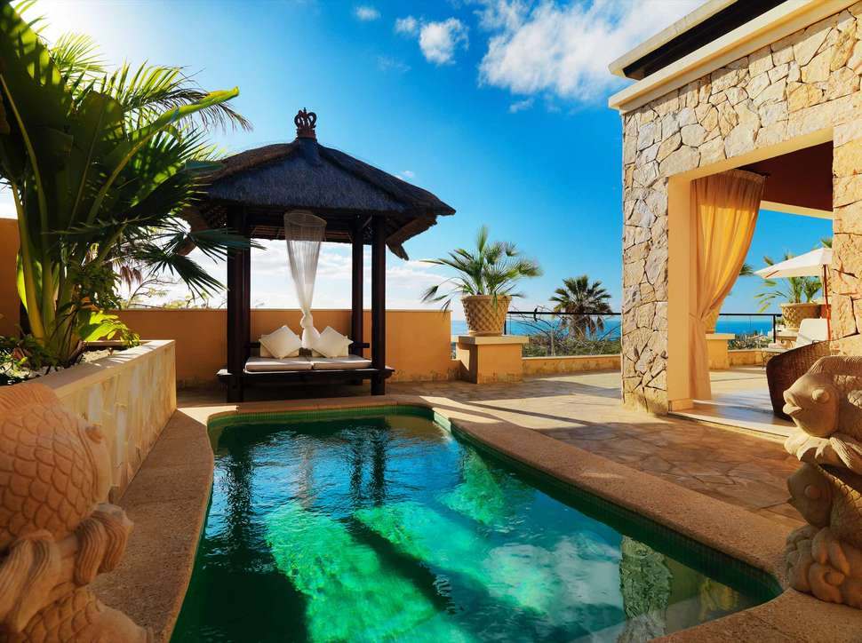 Royal Garden Villas & Spa swim up kamer terras