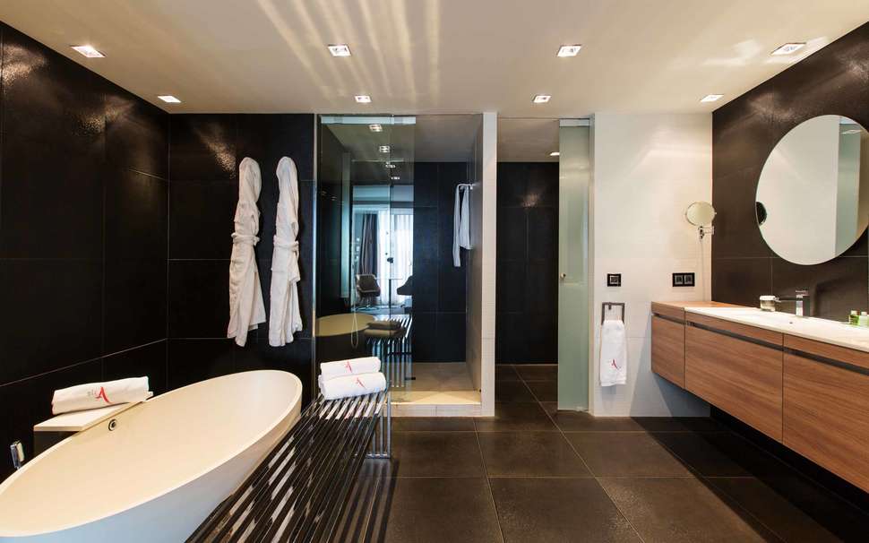 Sir Anthony swim up kamer badkamer