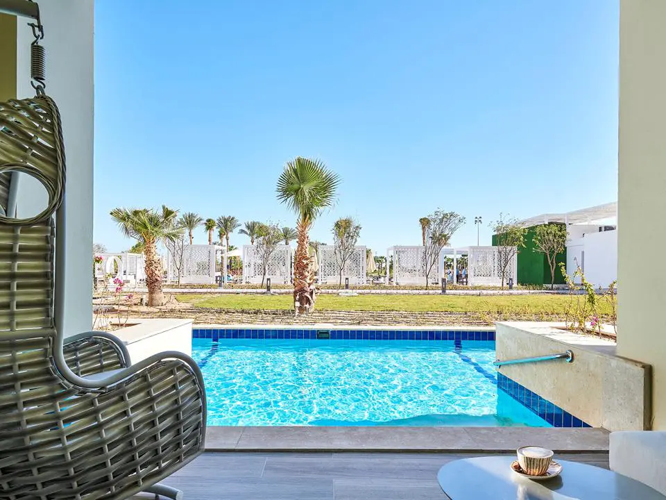 Steigenberger Pure Lifestyle Hotel swim up kamer - uitzicht op zwembad