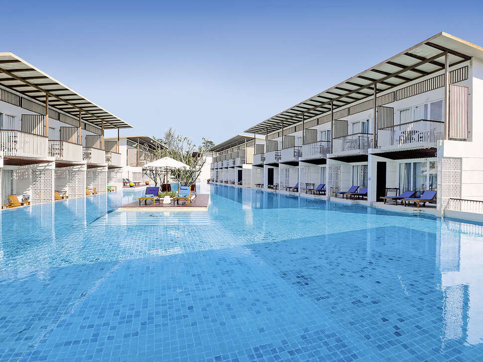 The Briza Beach Resort Khao Lak swim up hotel