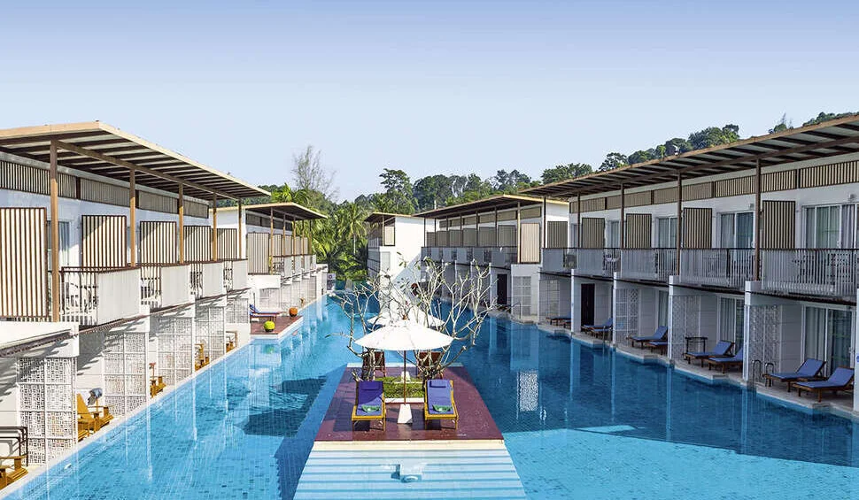 The Briza Beach Resort Khao Lak swim up kamer