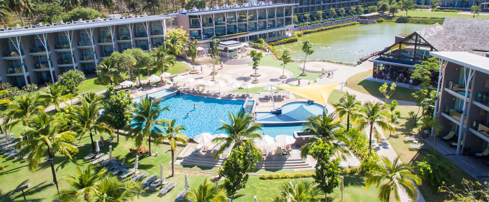 The Sands Khao Lak swim up hotel zwembad