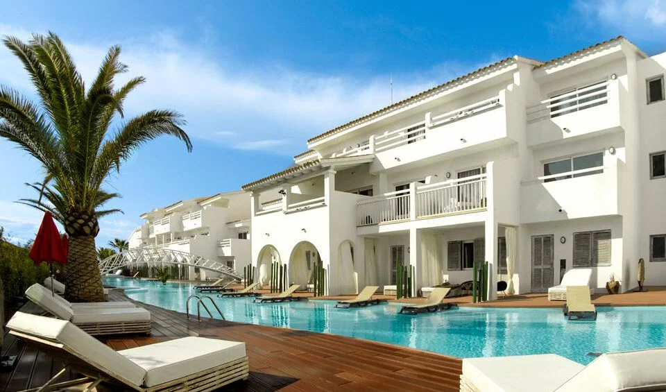 Ushuaïa Ibiza Beach Hotel swim up hotel
