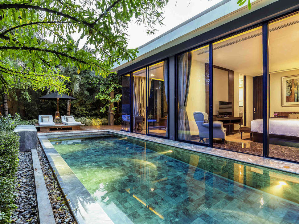 V Villas Hua Hin swim up hotel