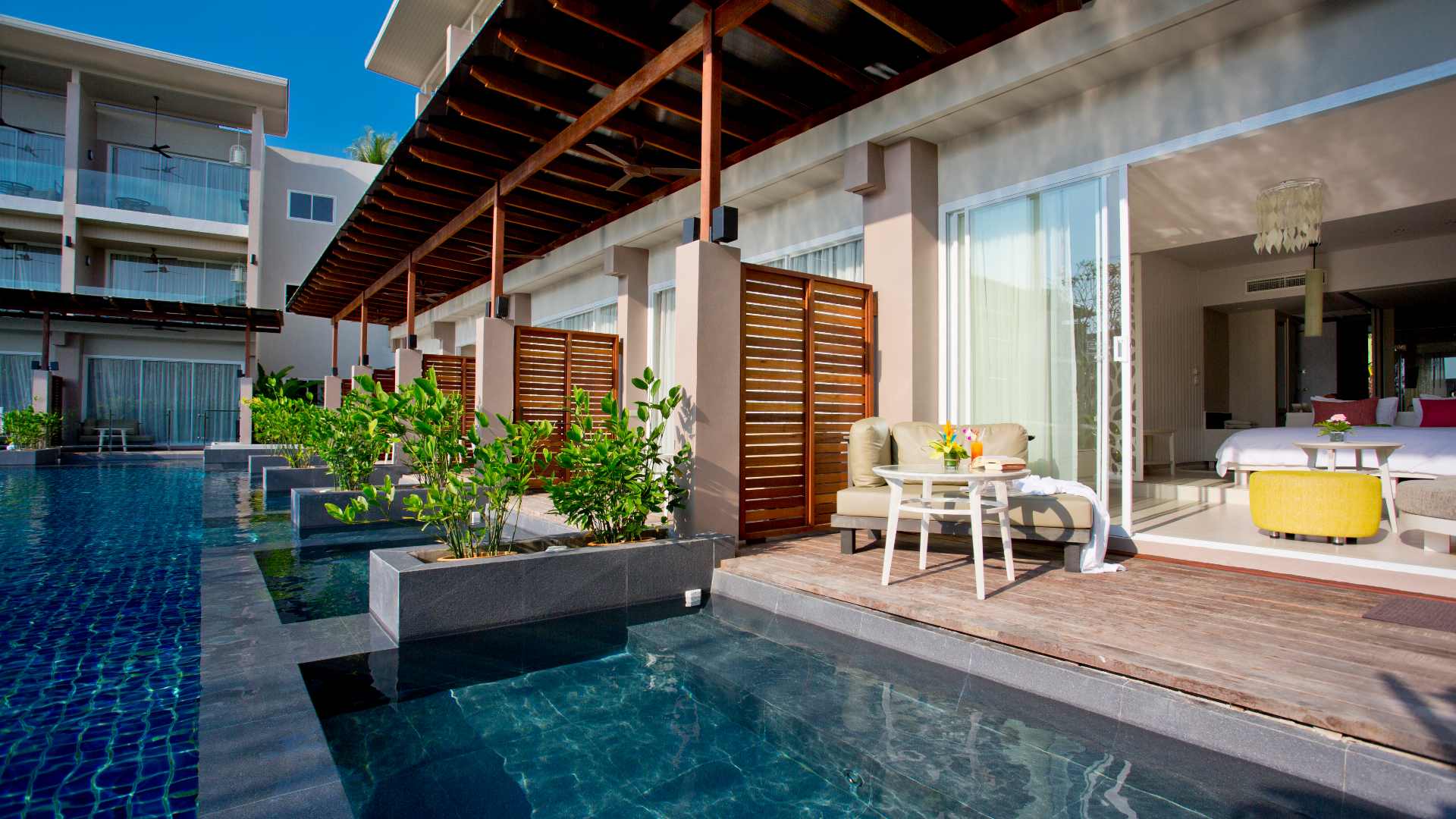 The Sands Khao Lak swim up kamer