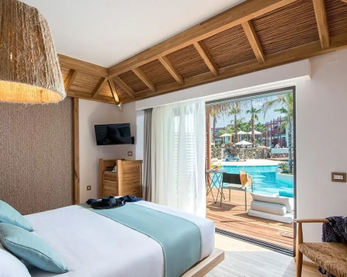 Stella Island Luxury Resort & Spa swim up kamer van binnen